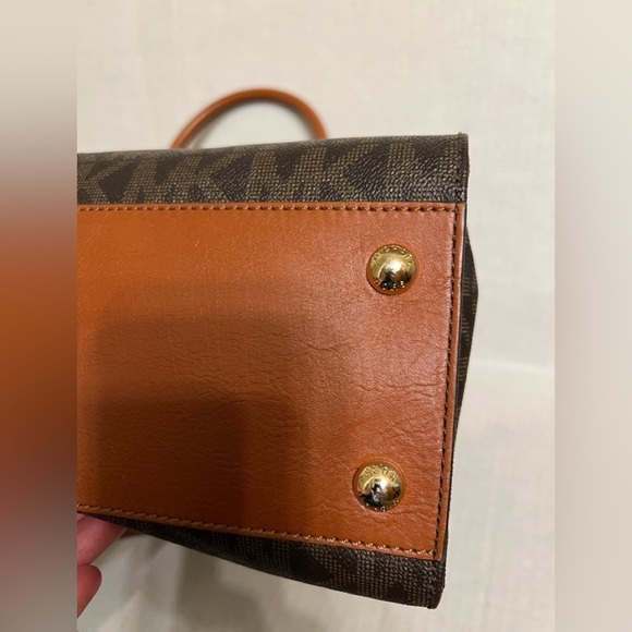 Michael Kors Large Hamilton Bag - Picture 12 of 16